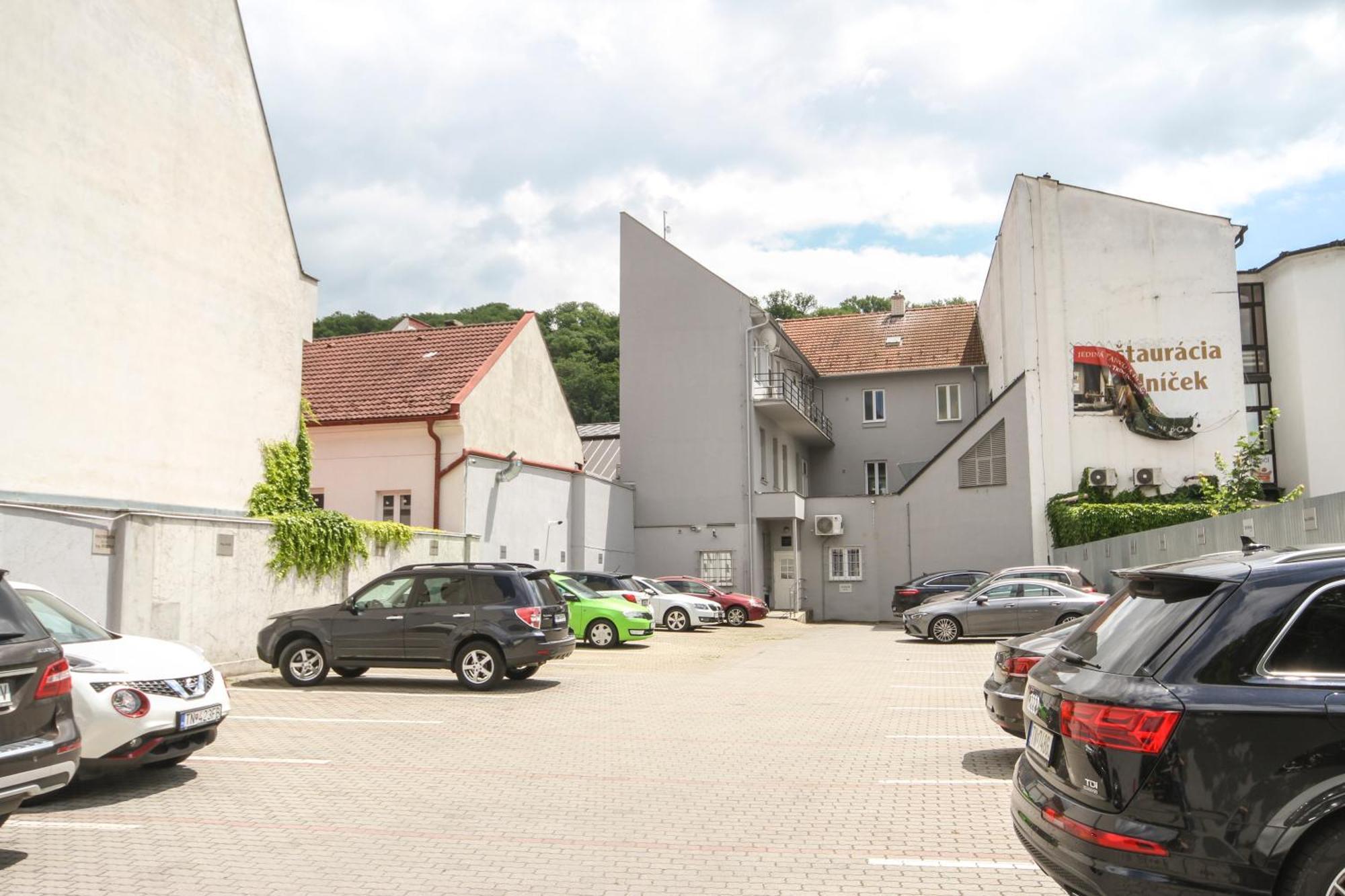 Apartman Vita Lite Trencin Ngoại thất bức ảnh